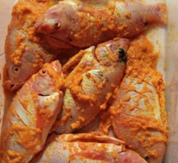 Ikan Nila Gibah dengan bumbu marinasi yang melimpah